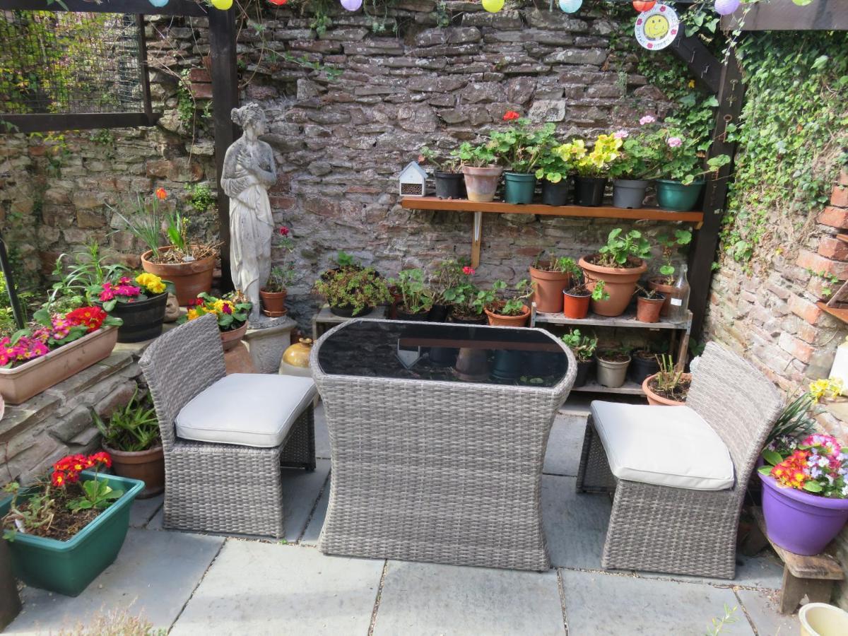 Little Orchard Apartment Yate Exterior photo